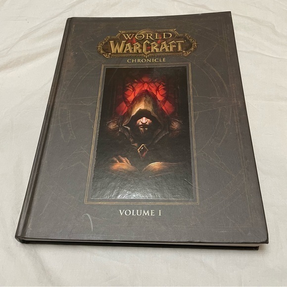 World Warcraft Chronicle Volume 1 Hardcover Collectible Gamer’s Book - Picture 1 of 16
